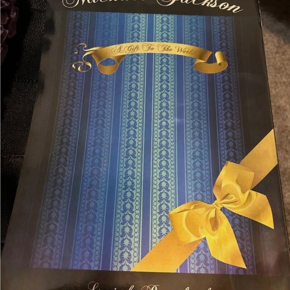 MICHAEL JACKSON 2009 SERVICE FUNERAL PROGRAM MINT RARE !!! - Picture 3 of 6